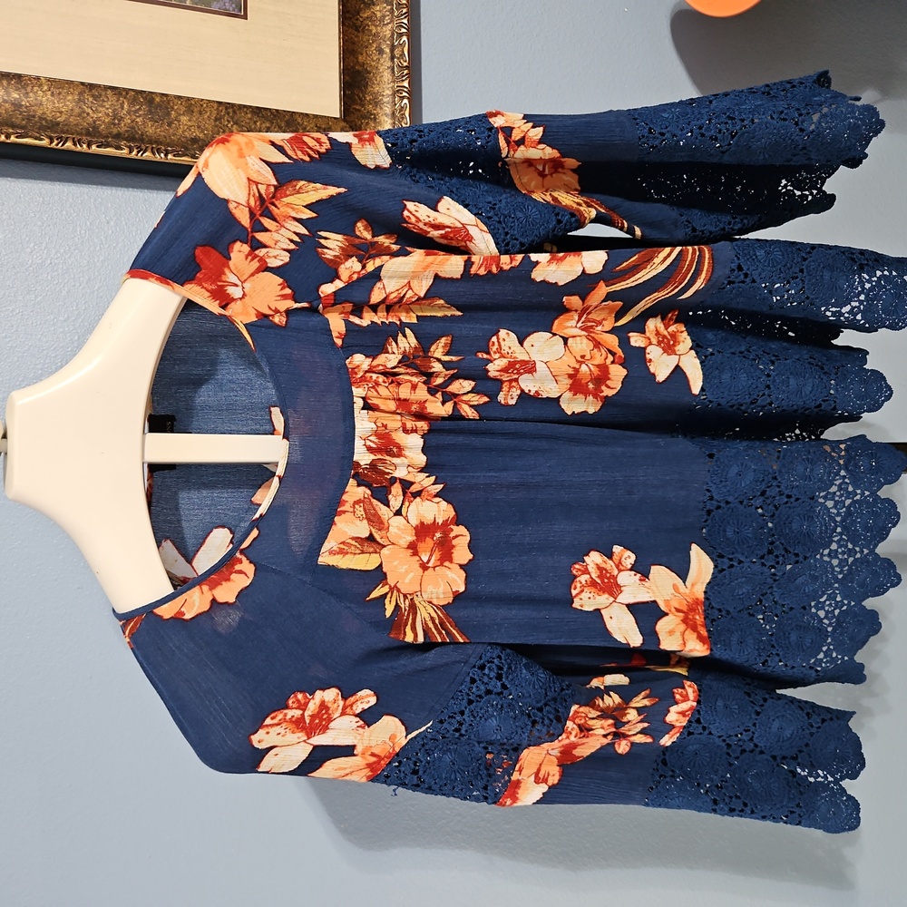 Curations Floral Flare Sleeve Crochet Long Sleeve Top Blouse Size Medium